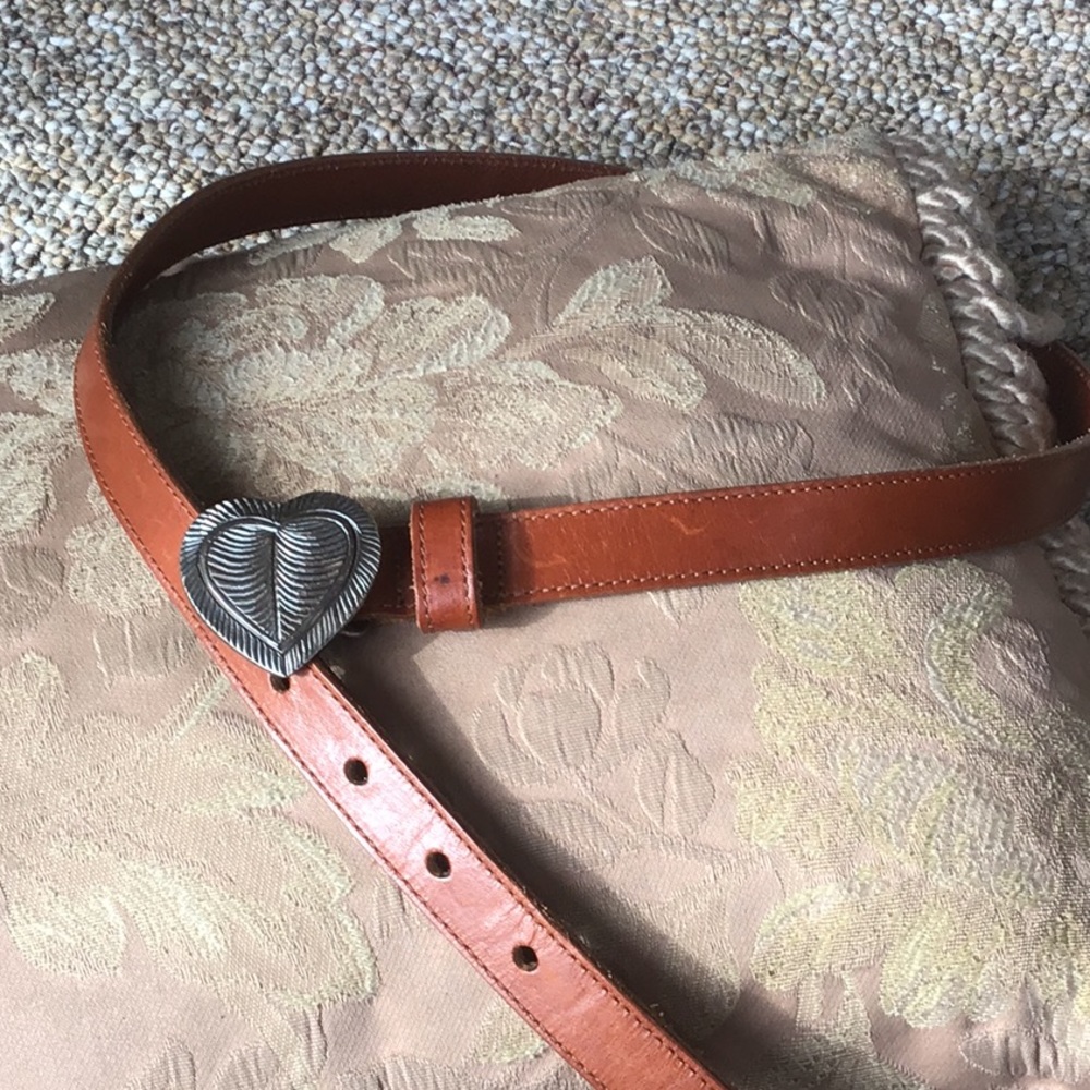 Super cute Jennifer graham leather belt
